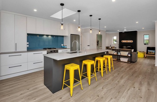 Ruakaka Casa | Seaside Escape - Ruakaka Holiday Home