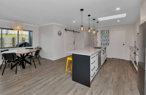 Ruakaka Casa | Seaside Escape - Ruakaka Holiday Home