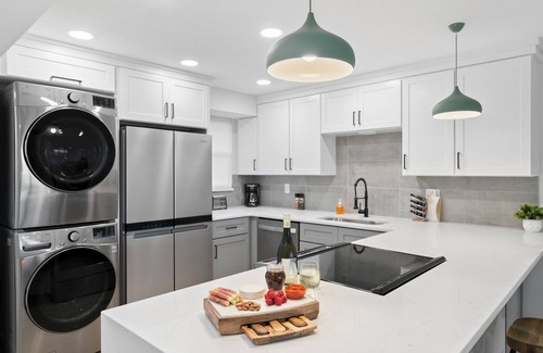 Satellite Beach Condominio | Oceanfront Ground Floor Walkout with Stunning Views at Paradise Beach Club