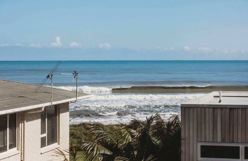 Rewa Casa | Seaside Family Bach in New Plymouth