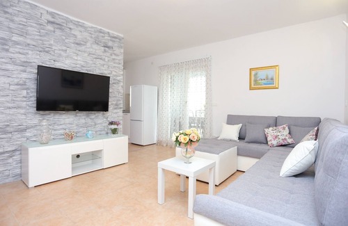 Slatine Casa | Casa familiar con piscina junto al mar Slatine, Ciovo (K-17231)