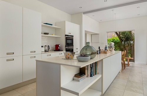 Milnerton Casa | Seaside Family Haven|Stunning Table Mountain View