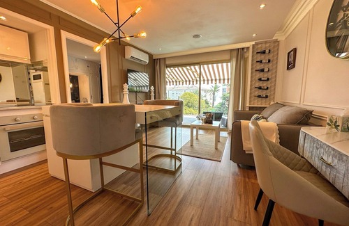 Cannes La Bocca Apartamento | Seaside getaway : private pool and few steps from the Beach