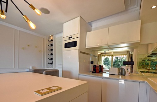 Cannes La Bocca Apartamento | Seaside getaway : private pool and few steps from the Beach