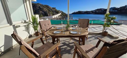 Vari Apartamento | Seaside Haven in Vari