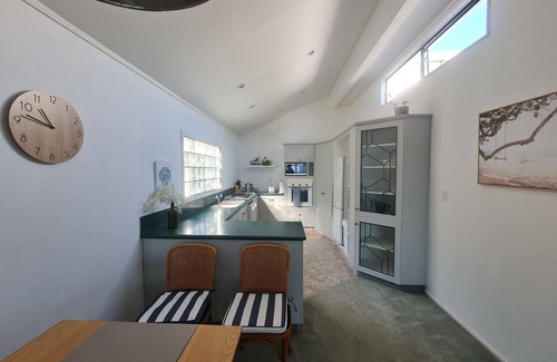Napier Casa | Seaside holiday home in the front row! With panoramic views across Hawke Bay