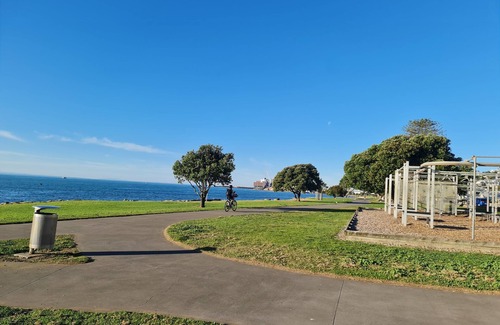 Napier Casa | Seaside holiday home in the front row! With panoramic views across Hawke Bay