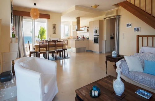 Kontos Villa | Unique Seaside Villa & Pool