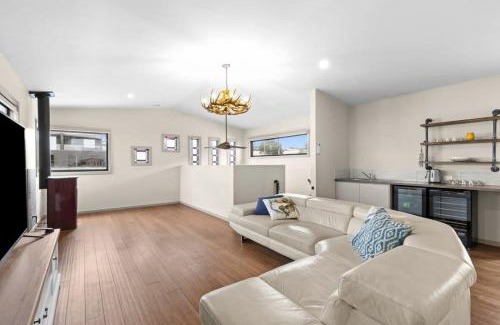 Ocean Grove Casa | Seaside Retreat - Steps from Surf and Cafes