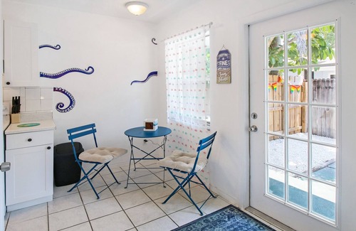Middle River Terrace Apartamento | Seaside Retreat w/ King Bed, Free Parking, Cool AC
