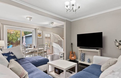 Mornington Casa | Seaside Retreat with Swim Spa (6m x 2.3m)