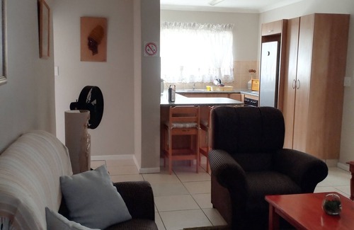 Klein Brak River Apartamento | Seaside self-catering holiday accommodation with garden/braai (BBQ) facility.