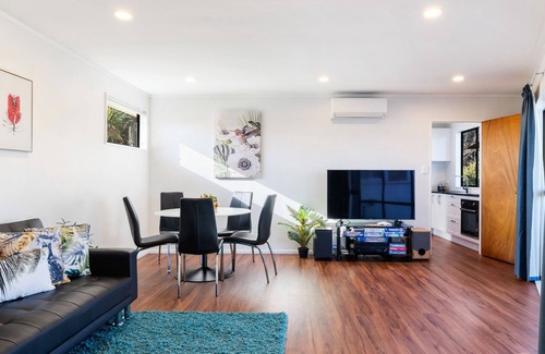 Te Horo Beach Casa | Seaside Sensation - Te Horo Beach Holiday Home