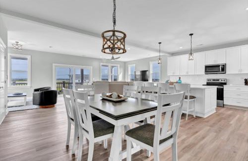 Surf City Casa | Seaside Serenity Beautiful Home on Topsail 7 BR