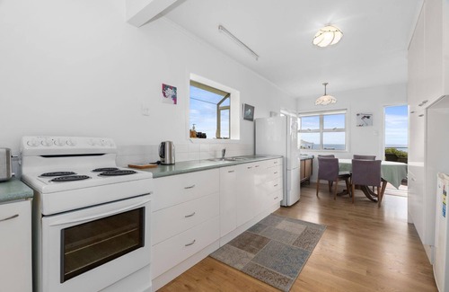 Langs Beach Casa | Seaside Serenity - Well-appointed and comfortable home with stunning views over Bream Bay