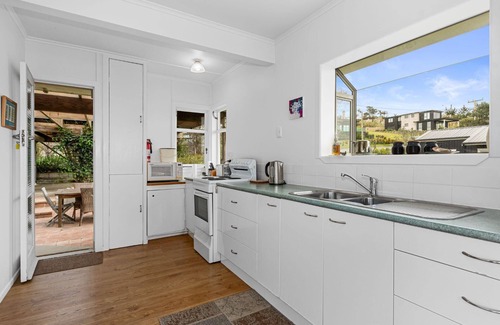 Langs Beach Casa | Seaside Serenity - Well-appointed and comfortable home with stunning views over Bream Bay