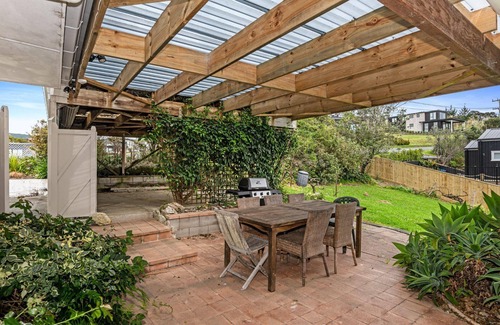 Langs Beach Casa | Seaside Serenity - Well-appointed and comfortable home with stunning views over Bream Bay