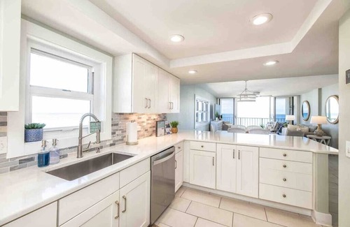Wrightsville Beach Condominio | Seaside Solace: Panoramic Views Ocean front property with pool