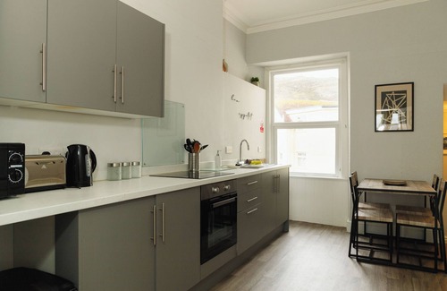 Llandudno Casa | Seaside Solace: 2BR with Scenic Coastline Views
