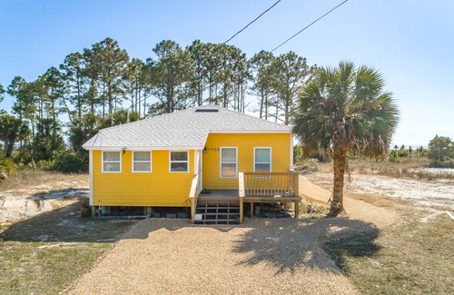 Carrabelle Casa | Seaside Sunrise 2BR/1BA beachfront home