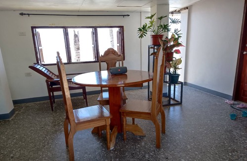 Catangnan Apartamento | Seaside view a friendly neighborhood and near in many tourist spot in the island