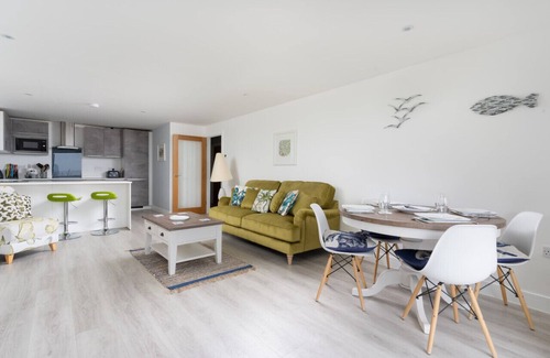 Praa Sands Apartamento | * Nueva propiedad * Apartamento de lujo y contemporáneo en primera línea con impresionantes vistas al mar