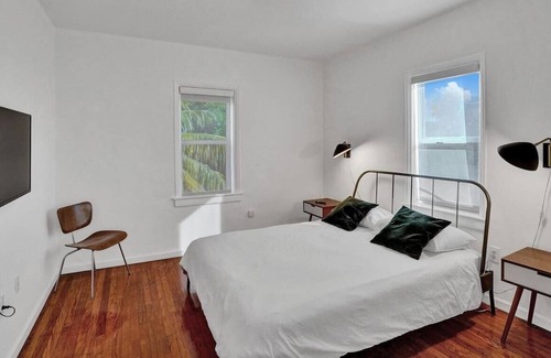 Northeast Miami Cabaña | Season Discount!! Biscayne Deluxe House, 4br/2bath, Free Parking, Garden & Bbq!