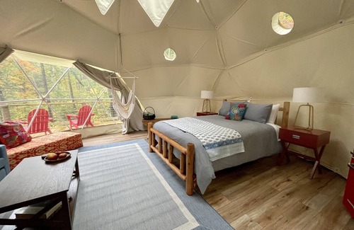 Wallkill Casa | Seasonal, Cozy Geo-Dome with Heat/AC on Private Hiking paradise in Gunks.