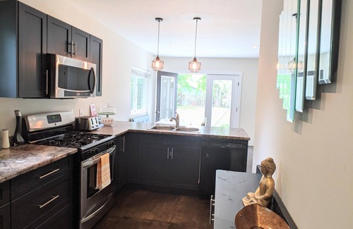 Collingwood Casa | Seasonal Rental; 2-mins drive to dwntwn Cwood; 8-mins to Blue Mtn; pet-friendly
