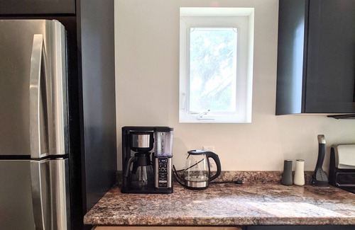 Collingwood Casa | Seasonal Rental; 2-mins drive to dwntwn Cwood; 8-mins to Blue Mtn; pet-friendly