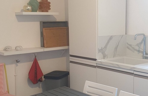 Salin-de-Giraud Apartamento | Seasonal rental apartment between pool and sea.