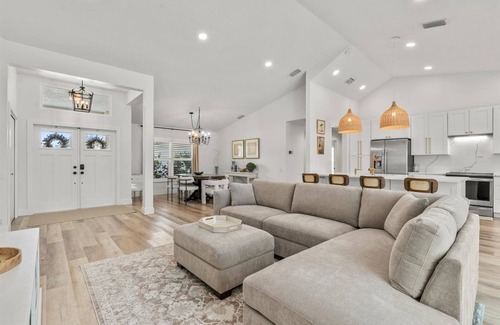 Bee Ridge Casa | Seasonal Retreat Near Sarasota's Best Attractions !