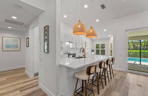 Bee Ridge Casa | Seasonal Retreat Near Sarasota's Best Attractions !
