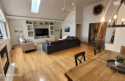 Collingwood Casa | Seasons by the Bay! Waterfront views!