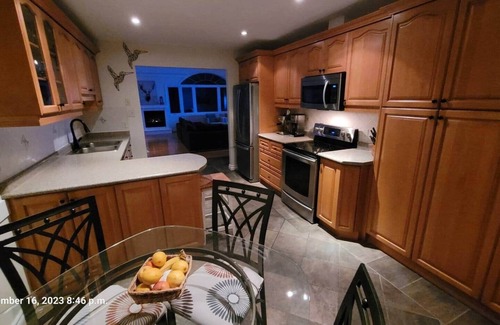 Collingwood Casa | Seasons by the Bay! Waterfront views!