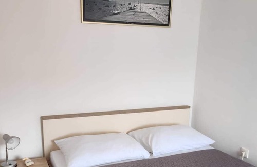 Gospic Apartamento | Seaview 2-room apartment just steps away from the beach, shops and restaurants