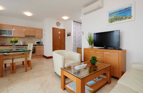 Slatine Apartamento | Seaview apartment Clementin with shared pool - EOS CROATIA