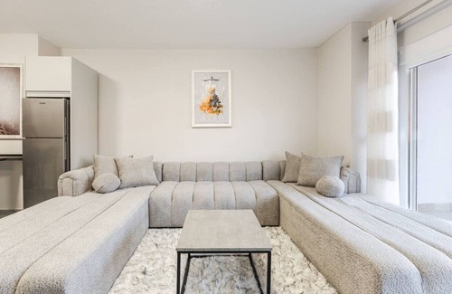 Qender Apartamento | Seaview Apartment in the Center of Saranda