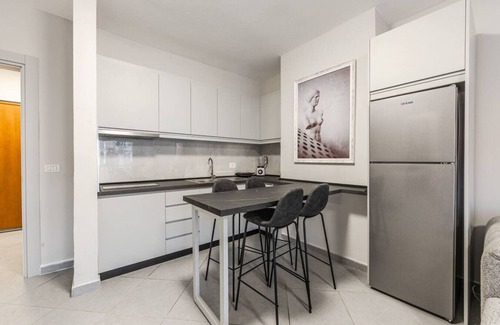 Qender Apartamento | Seaview Apartment in the Center of Saranda