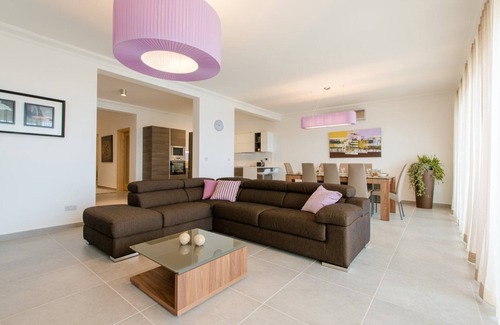 Sliema Apartamento | SEAVIEW APT INCL POOL IN SLIEMA