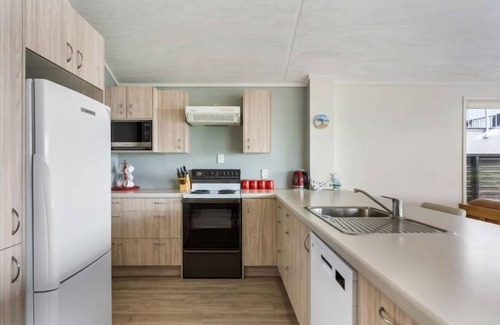 Whangamata Casa | Seaview Beachfront Escape