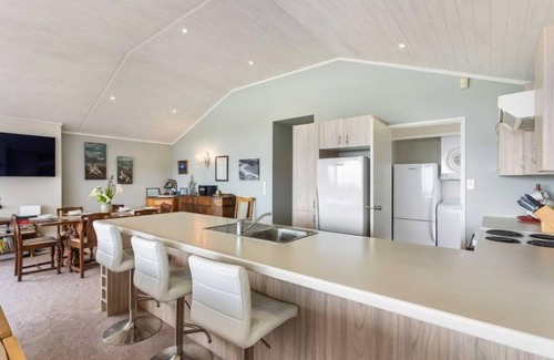 Whangamata Casa | Seaview Beachfront Escape