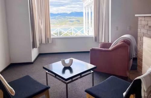 Wellington Casa | seaview, big, 10 mins to airport