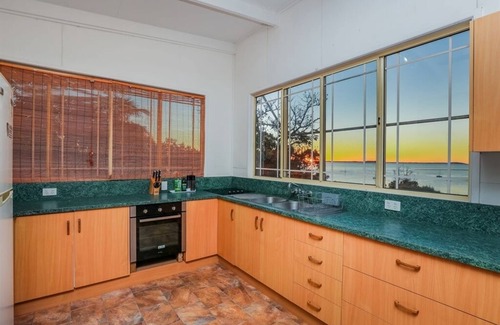 Seventeen Seventy Apartamento | Seaview - Charming Two-Bedroom Home with Stunning Views of the Historic Bay of 1770