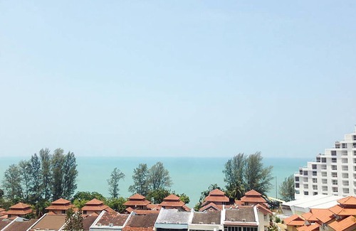 Tanjung Bungah Condominio | Seaview Designer Condo by Beach con piscina grande