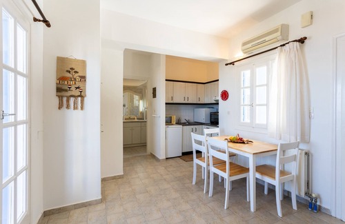 Diasella Apartamento | Seaview Haven with Pool by the beach