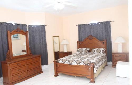 St.Bran's Burg Casa | SeaView Heights Villa montego bay