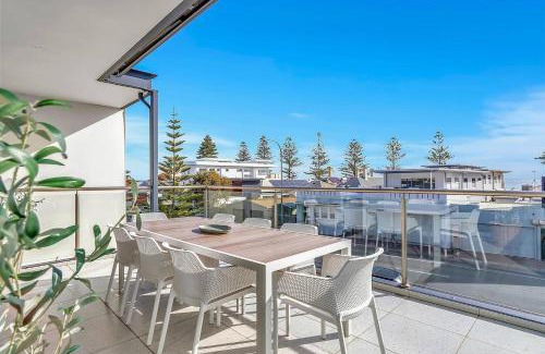 Henley Beach Casa | Seaview Horizon Coastal Elegance by Henley Beach