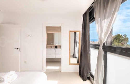 Carihuela Casa | Seaview house with rooftop pool, game room, parking REMS