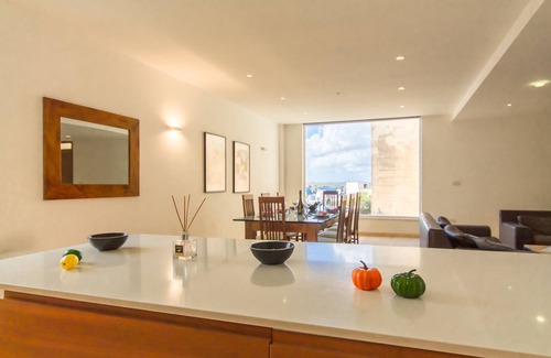 Qawra Apartamento | Seaview Pool Dolmen Apt St Paul's Bay, Saint Paul's Bay, Malta